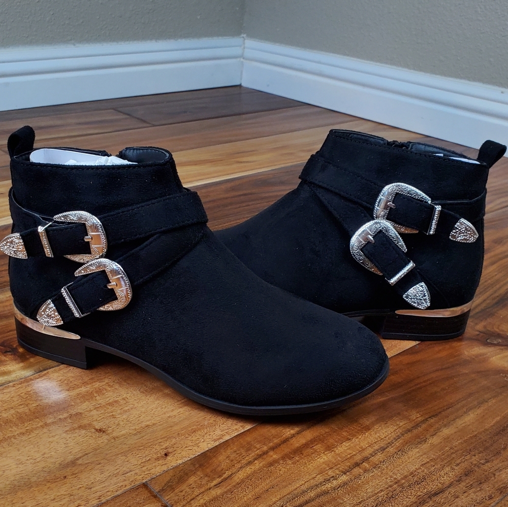 NWT Boohoo Maya Buckle Strap Chelsea Boot Black